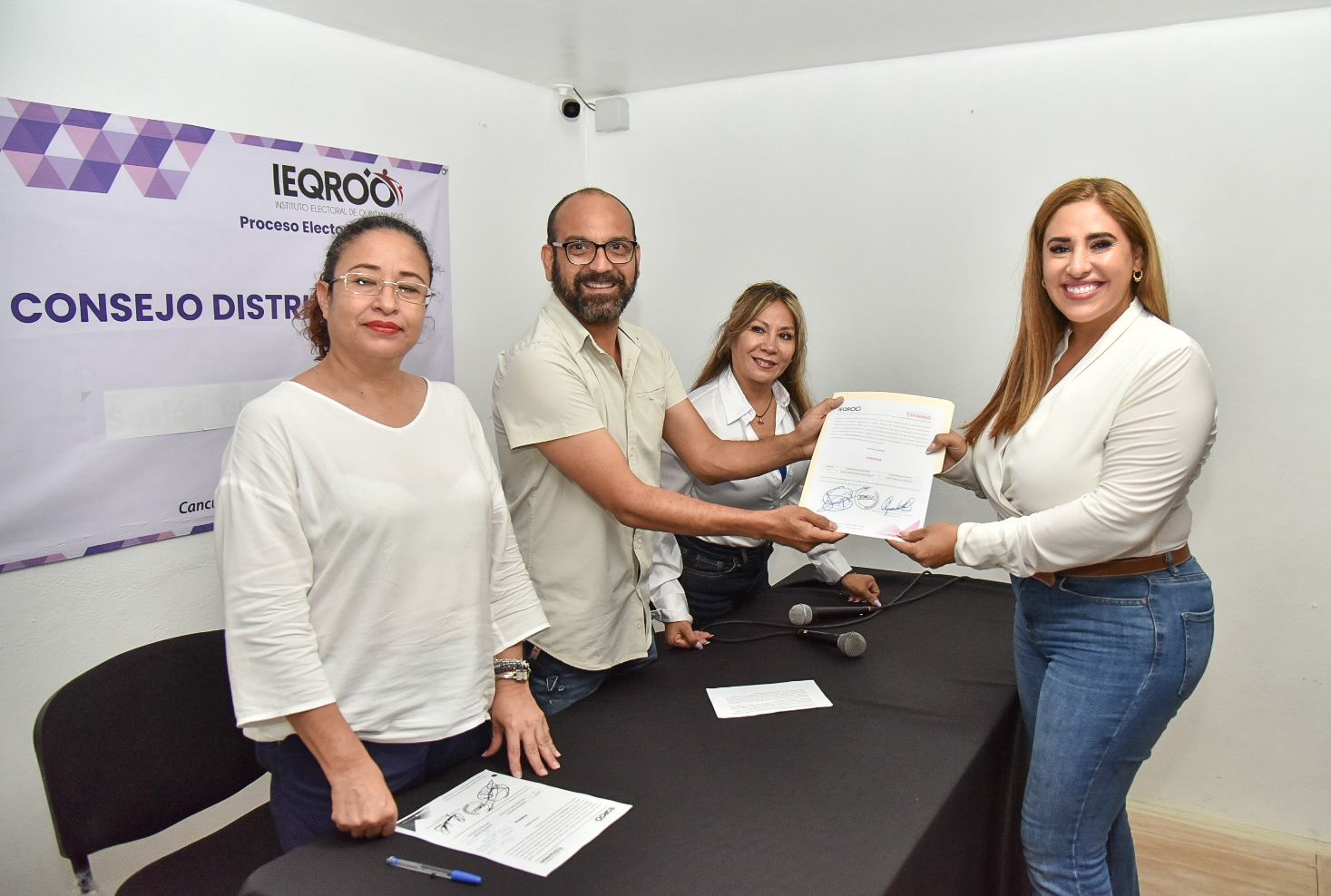 Jimena Lasa recibe constancia para Diputada del Distrito 8